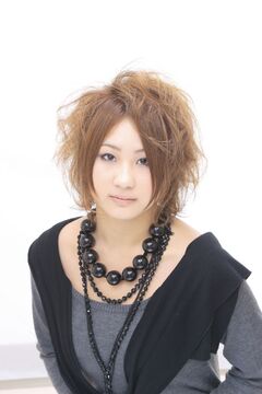 【阪急伊丹】≪未経験・通信生OK≫≪シャンプー＆ブロー出来れば19万円〜≫≪住宅手当あり≫≪パート・アルバイト時給1200円!!≫働きやすい環境が揃った地域密着型サロン!!着付けやメイクなどの幅広い技術を学んで行けます!!長く通われるお客様の多いアットホームサロン“ATELIER MOVE（アトリエムーブ）”からアシスタントの求人☆★☆