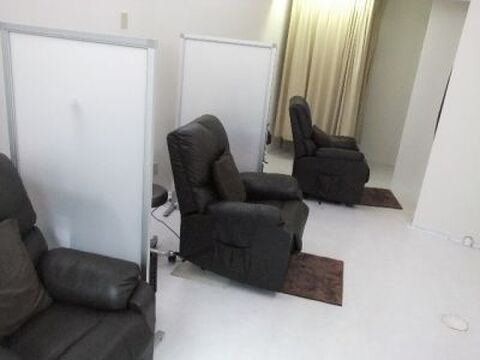 【梅田】《経験者募集 》社保完備☆日祝定休日☆実働8時間☆平均20：30退社☆「好待遇」の働き易い環境♪お客様1人1人としっかり向き合える★クリニック併設のアイラッシュサロン☆”fairy eye”からアイリスト（アイデザイナー・まつ毛エクステ）の求人☆★