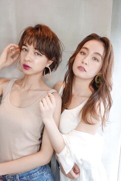 【梅田】■フリー売上40％還元／指名売上45〜55％還元■フルタイムで30万円以上の月収はもちろん！週1日〜の勤務・土日のお休み・時短勤務など相談可能で、プライベートも重視できちゃう♪委託サロンの経験がない方でも働きやすいAngelica 梅田店（アンジェリカウメダテン）からスタイリスト（美容師）の求人★☆