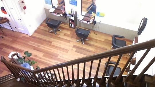 【浅香山】≪月給24万円〜≫≪完全週休2日≫≪社会保険完備≫≪17時受付終了≫とのつながりを大切にしてます！地域で長年支持される人気サロンです。スタイリストまでの教育体制はバッチリ！「MOLLA SALON 浅香山店（モーラサロンアサカヤマテン）」からアシスタント（美容師）の求人★☆