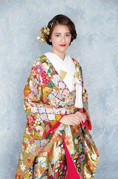 【梅田】≪完全週休2日制≫≪実働8時間≫≪社会保険完備≫憧れのブライダル業界で働ける！！美容師とブライダルヘアメイクの両方を学び、活躍できる教育体制！「MAISON DE COMTESSE 大丸梅田（メゾンドゥコンテスダイマルウメダ）」からアシスタント（美容師）の求人☆☆