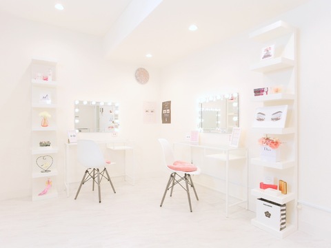 【福島】≪社会保険完備≫≪研修中もお給料あり≫≪土日休み・連休取得OK≫≪20時までに退勤可能≫≪実働8時間≫≪有給休暇あり≫可愛らしい内装と丁寧な接客が人気のプライベートサロン！「LA MER（ラメール）」からアイリスト（まつげエクステ・まつげパーマ・アイブロウ）の求人☆☆