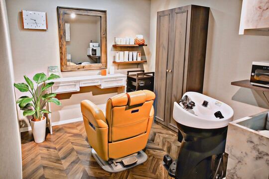 【谷町九丁目】≪高歩合で月給30万円以上可能≫≪週休2日≫≪週休3日の日曜休みOK≫≪18時過ぎには退勤≫≪社会保険完備≫医療の考えも取り入れた高単価サロン！完全個室でマンツーマン接客！高歩合でパートさんでも稼げて、女性が長く活躍できるお店です！「Re:conte（リコンテ）」からスタイリスト（美容師）の求人☆☆