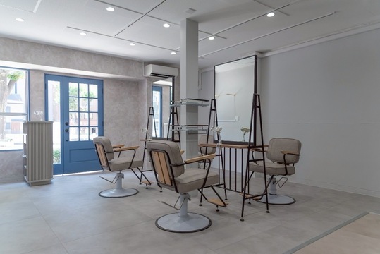 【谷町九丁目駅】≪月30万円または26万円の最低保障給制度あり≫≪あなたの働きたいスタイルで働けるサロン≫≪施術時間もあなたが決められる≫≪入客チャンス抜群≫≪平均客単価6000～7000円≫有名店出身のオーナーがプロデュース！サポート体制抜群でライフスタイルに合わせて長く働けます！「GARDEN by illu Co.Ltd（ガーデンバイイル）」からスタイリスト（美容師）の求人☆★☆