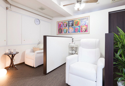 【西船橋】≪20時までに退勤可能≫≪髪色・ネイル自由≫≪未経験OK≫スピードよりも技術を重要視！お客様からの支持が厚く、リピーターで予約が埋まるサロンです！「SALON DE FORCE 西船橋店（サロンドフォースニシフナバシテン）」からアイリスト（まつげエクステ・まつげパーマ・アイブロウ）の求人☆☆