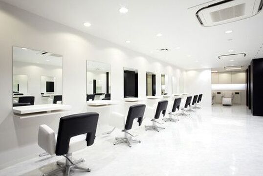 【藤が丘】＜完全週休2日制＞＜社会保険完備＞大手ならではの抜群の待遇があり働きやすさ◎しっかりとした研修体制があるので安心してスタイリストを目指すことができます♪長く働ける会社です！TAYA 藤が丘店（タヤフジガオカテン）からアシスタント（美容師）の求人☆★