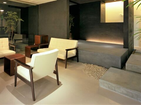 【赤間】≪毎週日曜が定休・営業時間は18:00～18:30まで・休日数の選択OK・社会保険完備・交通費orガソリン代は全額支給≫毎日の仕事を楽しんでもらいたい！そのために充実した福利厚生を整えています！地域のお客様に長く愛されるトータルビューティーサロン「hair&make Bis! くりえいと店（ヘアーアンドメイクビスクリエイトテン）」からスタイリスト（美容師）の求人★☆