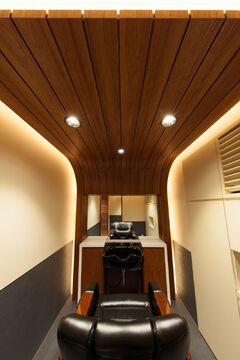 【銀座】≪半年後には月給25万円以上≫≪月9日休み≫≪有給休暇あり≫≪社会保険完備≫「社員第一主義」！働きやすくて、やりがいを感じられる職場です。働き盛りのメンズに支持される理容室、「GINZA MATSUNAGA DE CLASSE（ギンザ マツナガドゥクラス）」から理容師（理容室）の求人★☆