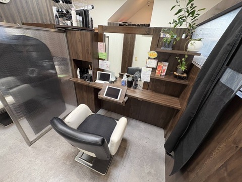 【日向市駅】≪完全週休2日≫≪有給休暇あり≫≪早番、遅番2交代制で17時半or19時退勤≫土日のお休みも取得可能！自分の時間も大切にできます！全席半個室のプライベート空間！髪質改善、ヘアケアに特化した働きやすいサロンです！安定して長く働きたい方にオススメ！パートのママさんも大歓迎！「Hair studio NATU-RA（ヘアースタジオナチュラ）」スタイリスト（美容師）の求人★☆