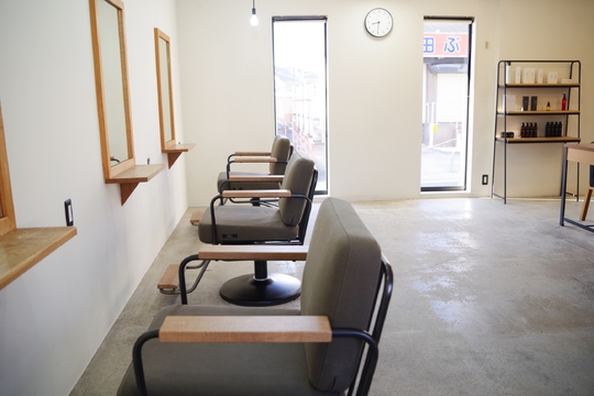 【河内長野駅前】≪月8,9日休み≫≪社会保険完備≫≪賞与あり≫好条件で福利厚生も整い安心して働ける体制です！将来困らない美容技術を無理なく楽しく取得できるヘアサロン！「tranq hair design（トランクヘアーデザイン）」からアシスタント（美容師）の求人☆★☆