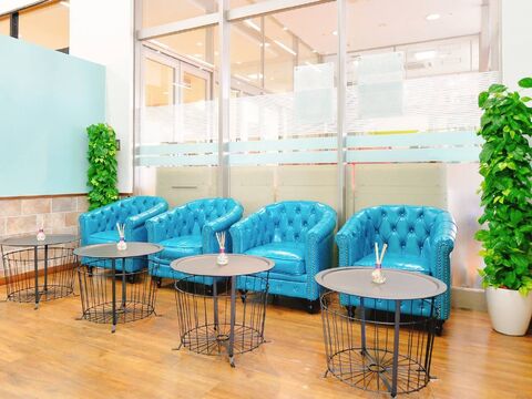 【イオンタウン東大阪】≪休みの数が選べる≫≪有給休暇あり≫≪平均退社時間20時台≫美容室併設サロンで入客チャンス抜群！スタッフに寄り添った幅広い働き方が出来ます！！商材や道具もスタッフで話し合って決めていきます！アットホームで親しみやすい「DESTINO eyelash（デスティーノアイラッシュ）」からアイリスト（まつげエクステ・まつげパーマ・アイブロウ）の求人★☆