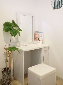 【四条烏丸】≪選べる雇用形態≫≪社会保険完備≫≪月2回日曜休みOK≫完全個室！幅広いメニューと男性アイブロウも人気です。「S by RIZE 四条烏丸店（エスバイライズシジョウカラスマテン）」よりアイリスト（アイデザイナー・まつ毛エクステ）の求人☆★