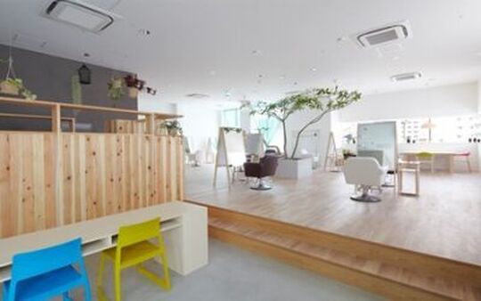 【大日】≪完全週休2日≫≪18時には退勤≫≪社会保険完備≫仕事もプライベートも充実！美容師として楽しく成長していけるサロンです。講師活動や撮影などスタッフさんの活躍も幅広い！「LE CINQ（ルサンク）」からアシスタント（美容師）の求人☆★☆