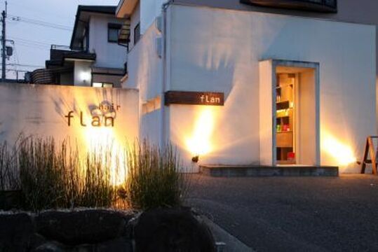 【高の原】日曜定休サロン★家庭との両立ができるサロンです。女性オーナーならではの細やかな気遣いで定評のあるサロンflan (フラン)からアシスタント(美容師)の求人☆☆