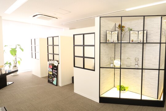 【心斎橋】≪産休育休取得実績あり≫≪社会保険完備≫≪家賃補助あり≫実働8時間・土日休みの取得など柔軟に対応OK！ハンド技術に特化したエステサロン「ESTHE STATION ReBorn（エステステーションリボーン）」からエステティシャンの求人☆★