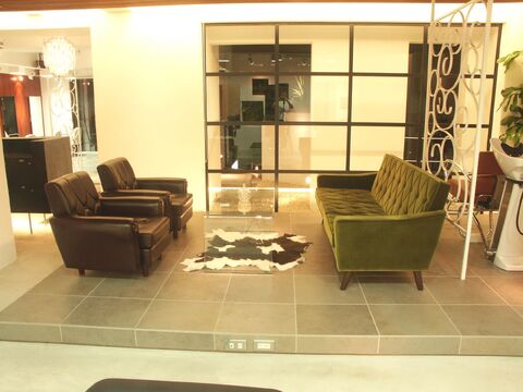 【大和西大寺】≪完全週休2日制≫≪2年以内にデビューも可≫平均水準以上の好待遇！充実した福利厚生面も魅力。一人一人に合わせたカリキュラムで着実に成長できるサロン「TIF（ティフ）」からアシスタント（美容師）の求人☆★