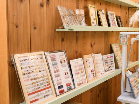 【四ツ橋】≪社会保険完備≫≪週2日～勤務OK≫トレンドデザインがよく出るサロン！持ち込みするお客様が多いので技術力もアップできます！「Nailsalon Queen（ネイルサロンクイーン）」からネイリスト（ネイル）の求人☆☆