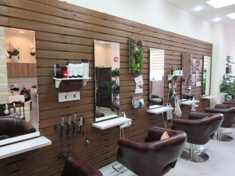 【和泉府中】 社会保険完備  月8日休み K2創業者『廣瀬健司』プロデュースの地域郊外型ヘアサロン☆独立を目標にする方を応援します☆b by boss（ビーバイボス）からスタイリスト（美容師）の求人☆★