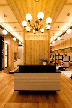 【京橋】≪半年後には月給25万円以上≫≪月9日休み≫≪有給休暇あり≫≪社会保険完備≫「社員第一主義」！働きやすくて、やりがいを感じられる職場です。働き盛りの男性に愛されるバーバーです「銀座マツナガ 京橋エドグラン店（ギンザマツナガキョウバシエドグランテン）」から理容師（理容室）の求人★☆