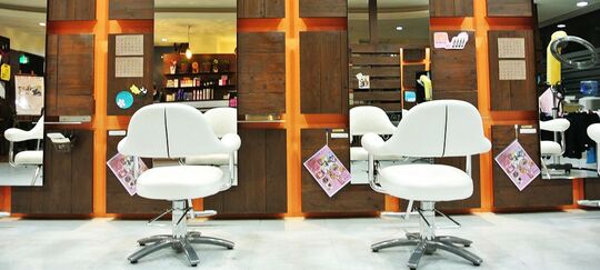 【和泉大宮】≪実働8時間≫≪社会保険完備≫地域密着で長年愛される人気サロン！ずっと長く働ける環境です！着付けやだんじりの編込みもやってます！「atorie（アトリエ）」からアシスタント（美容師）の求人☆☆