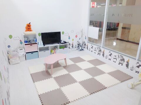 【横堤】≪最低保障25万円／時給1300円≫≪主婦の方が働きやすいサロン≫≪最低保障給あり≫≪20時までに退勤可能≫≪フリー／指名45％還元≫興味があればアイブロウも学べる！また美容師に復帰したい！というブランクのある人も歓迎！保育係常駐の託児所完備のサロン！「ラポールヘア 大阪横堤店（ラポールヘアオオサカヨコツヅミテン）」からスタイリスト（美容師）の求人☆★☆