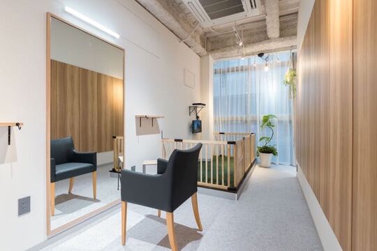 【上北沢】≪定着率91％≫≪社会保険完備の日祝定休≫≪企業型iDeCoへ加入できる！≫有給休暇有りの休暇制度でプライベートも充実！女性が永く美容師を続けていけるサロン「elm by emt（エルムバイエント）」からスタイリスト（美容師）の求人☆☆