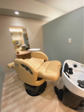 【大橋駅】≪社保完備・月給25万円～・月休8日・​産休育休制度あり・ブランクありでもOK・ゆとりをもった予約制・スタイリストオンリー≫リモート自由参加の講習！待遇だけでなく一緒に働く仲間同士、仲が良いのも魅力のひとつ！福岡エリアで店舗展開中の高条件、福利厚生充実のヘアサロン「完全個室 muon 大橋（カンゼンコシツムオンオオハシ）」からスタイリスト（美容師）の求人☆★