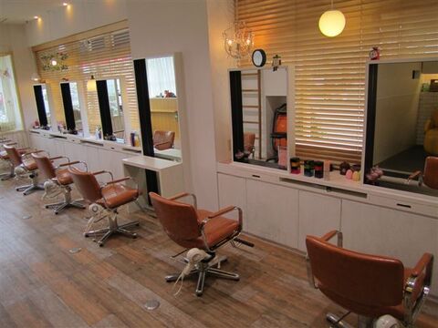 【新田辺】≪社会保険完備≫≪夏季休暇5日≫≪月8,9日休み≫≪有給休暇あり！≫≪平均退社19時台≫入客チャンスあります！プライベートも充実できるとても良い環境のサロンです！「CLASSICO hair（クラシコヘアー）」からスタイリスト（美容師）の求人☆★☆