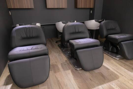 【難波】≪平均月収45万円以上≫≪保障給あり≫≪自由出勤制≫≪完全マンツーマン・カットカラー2時間枠≫全席個室のヘッドスパやトリートメントを重視したヘアサロン！「puul なんば店 headspa&treatment（プールナンバテンヘッドスパアンドトリートメント）」からスタイリスト（美容師）の求人★☆