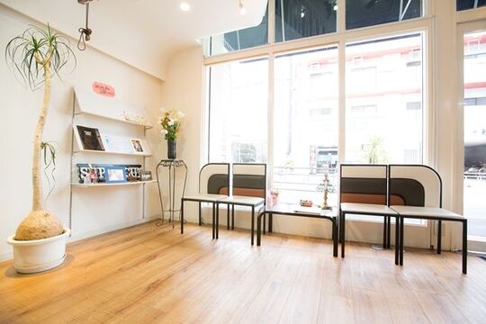 【上本町】≪社会保険完備！日曜定休あり≫他にはないサロンを作っていくのに、アナタの力を貸してください！！お客様ともとっても密に関わっていけるsuper cut 上本町店（スーパーカットウエホンマチテン）からアシスタント（美容師）の求人☆★