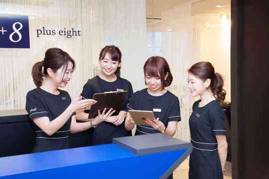 【渋谷】未経験でも基本給27万円！◆土日の希望休OK・髪色ネイル自由・実働8時間◆圧倒的な技術力で支持されるサロン！未経験でもプロのアイブロウリストを目指せます。回転重視サロンではなく、お客様との関わりを重要視し、満足度の高い技術提供が可能！「plus eight 渋谷店（プラスエイトシブヤテン）」からアイブロウリストの求人☆☆