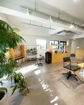 【西鉄平尾駅】≪月休8〜10日・集客好調≫ナチュラルなスタイルが大人女性に大人気！！癒やしの空間でお客様にとって特別な日を演出する小規模少人数のヘアサロン「soi hair（ソーイヘアー）」からスタイリスト（美容師）の求人☆★☆