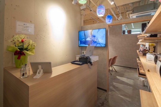 【池袋】◆完全週休2日・土日休みOK・実働8時間・髪色、ネイル自由・社会保険完備◆最新技術は随時導入！未経験者でも安心の研修制度が魅力です！余裕のあるセット面でゆったり働ける「FLASH 池袋東口店（フラッシュイケブクロヒガシグチテン）」からアイリスト（アイデザイナー・まつ毛エクステ）の求人☆☆