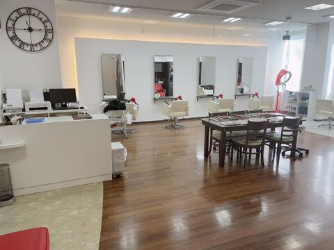 【河内長野駅】≪入客チャンス有り≪19時までに退勤可能≫≪スタイリストオンリー≫≪客単価5000円以内≫商業施設内にある美容室で子どもから年配の方まで幅広い年代のお客様が来店するサロンです！「B.able（ビ・エイブル）」からスタイリスト(美容師）の求人☆★