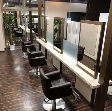 【西大分】≪完全週休二日制・実働8時間・営業時間18時まで・社会保険完備≫お手頃な価格でワンランク上の技術・接客・空間をお客様に提供！長年お客様から愛されているヘアサロン「カスガウラ 美容室（カスガウラビヨウシツ）」からスタイリスト（美容師）の求人☆☆