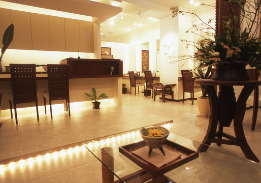 【塚口】≪未経験・新卒生OK≫≪社会保険完備≫≪月9日休み≫≪産休育休取得実績あり≫美容に興味がある方大歓迎！未経験でも安心して技術習得ができる環境が整っています！「ESCOS 塚口店（エスコスツカグチテン）」からエステティシャンの求人☆☆