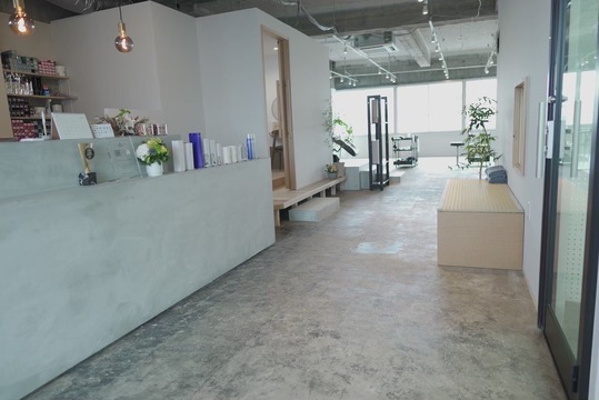 【阪急塚口】≪土日休み取得可能≫≪月8日休み≫≪社会保険完備≫マンツーマンの接客で一人一人のお客様と深く関われ、歩合でしっかり稼げる環境！色々な美容を取り扱っている、トータルビュティーサロン「sai（サイ）」からアシスタントの求人☆☆