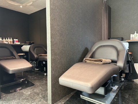 【心斎橋】≪インボイス制度のサポートあり≫≪完全マンツーマン≫≪完全自由シフト≫≪最大45万円の保証給あり≫≪交通費支給あり≫≪正社員制度あり≫髪質改善に特化した高単価サロン！「afrodite 心斎橋店（アフロディーテシンサイバシテン）」からスタイリスト（美容師）の求人☆★