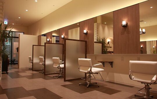 【星田】≪月8日休み≫≪賞与あり≫≪平均退社19時≫レッスンは基本的に朝のみなので、プライベートの時間も確保しやすい！退職金制度や有給休暇あり◎“TOP HAIR Rest（トップヘアーレスト）”からアシスタント（美容師）の求人☆★☆