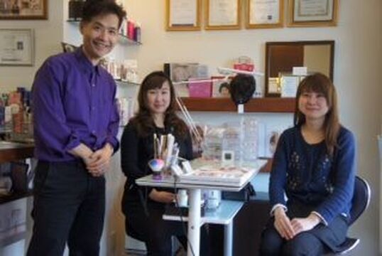 【武庫川】≪社会保険完備♪≫≪実働8h♪≫未経験OK♪研修中もお給料あり♪アイリストの仕事はもちろん、美容師の仕事も手伝うことが可能★地域密着型のトータルビューティーサロン“Sakohana Hair&Beauty（サコハナヘアーアンドビューティー））”からアイデザイナーの求人☆