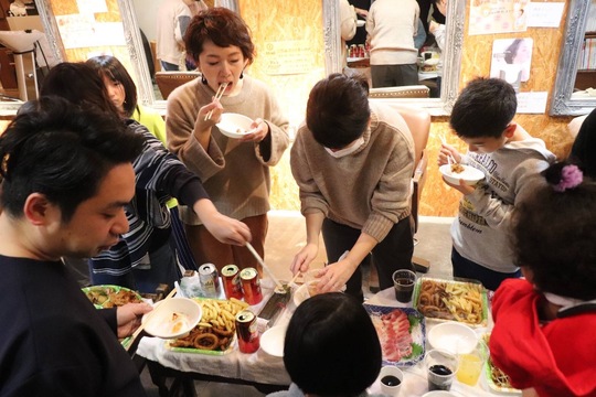 【茨木市駅】≪18時までの営業≫≪社会保険完備＆月9日休み≫産休後のサポートも安心の待遇面でスタッフさんの定着率もGood！アンティークな家具や照明、ハイセンスなお洒落サロン「LIB（リブ）」からスタイリスト（美容師）の求人★☆