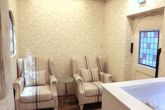 【大手門】≪社会保険完備≫≪月給18万円スタート≫≪デビューまで最短1年半！≫マンツーマンで技術を学びスタイリストを目指しましょう！！薬剤知識も学べる温かい雰囲気のヘアサロン「Hair Make I’KS（ヘアメイクイックス）」からアシスタント（美容師）の求人☆☆