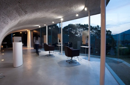 【岡本】≪社会保険完備≫≪完全週休2日制≫≪月1回日曜定休あり≫≪営業時間19時まで≫ダメージレスにこだわった丁寧な接客と、高い技術力,豊富な知識が人気！スタッフ同士仲も良い着付けも学べるトータルサロン、ライフスタイルに合わせて勤務形態を選べます。「Hill top ～hair design for life～（ヒルトップヘアーデザインフォーライフ）」からスタイリスト（美容師）の求人☆★