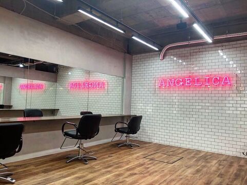 【天理駅】■フリー売上40％還元／指名売上45〜55％還元■フルタイムで30万円以上の月収はもちろん！週1日〜の勤務・土日のお休み・時短勤務などもOK♪施術時間をゆったりめに確保したり、薬剤にもこだわっているので委託サロンが初めての方でも働きやすい！Angelica 天理店（アンジェリカテンリテン）からスタイリスト（美容師）の求人★☆