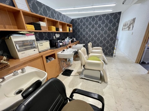 【川西町】≪社会保険完備・18時30分迄に退勤可能・有給休暇あり≫子育て中のママさんに理解のある環境！！地域密着型で幅広い世代のお客様から大人気のヘアサロン「ART HAIR（アートヘアー）」からアシスタント（美容師）の求人☆★