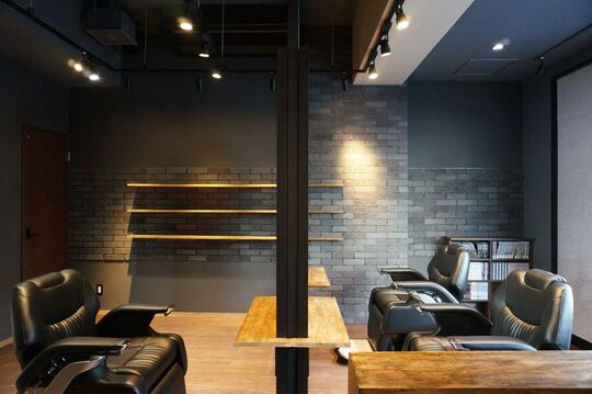 【六本松】◆第3日曜日お休み◆カッコ良いオトコを作りませんか トレンドを意識しつつ基本を押さえ幅広い世代のお客様に支持されているイケてるメンズサロン「LEO the Barber（レオザバーバー）」からアシスタント（理容師）の求人★☆★