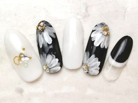 【堀江】≪実働8時間≫≪月8日休み≫≪土日休みOK≫続々と店舗展開を行う実力派サロン！☆☆可愛いデザインでリーズナブルだから人気殺到!!即戦力で活躍してくれるネイリストを大募集です！La Tour by Babel（ラトゥール バイバベル）ネイリスト（ネイル）の求人★☆★