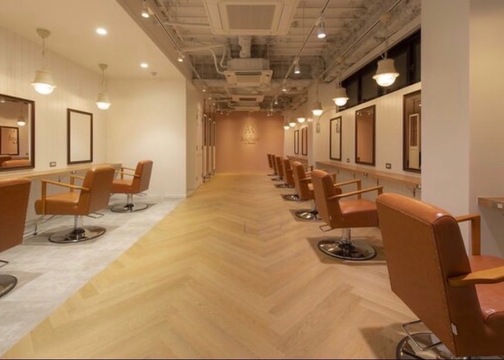 【戸塚駅】≪社会保険完備≫≪実働8時間≫≪産休育休実績あり≫≪高歩合率≫高級薬剤を使用し、且つ価格はリーズナブル！数多くのお客様が来店されるので、顧客がいない方でも安心です！ハサミをおいても活躍できるセカンドキャリアも用意しています！「Ancheri by flammeum 戸塚店（アンシェリバイフラミュームトツカテン）」からスタイリスト（美容師）の求人☆★☆