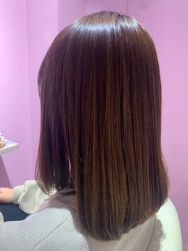 【若宮】≪平均退勤時間18:00頃・社保完備・有休あり≫完全予約制でお客様と向き合える環境です。退勤時間も早くお身体の負担も少なめ！！とことんお客様と向き合い、圧倒的なリピート率を誇る人気の艶髪専門店「L’oiseau Bleu museum（ロアゾブルーミュージアム）」からアシスタント（美容師）の求人☆★☆