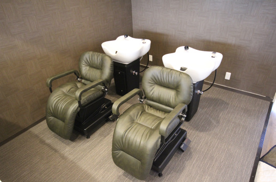 【和泉府中】≪早番遅番の交代制≫≪平均20時退勤≫地域密着で小規模なプライベートサロン！「BONOS hair（ボノスヘアー）」からスタイリスト（美容師）の求人☆☆